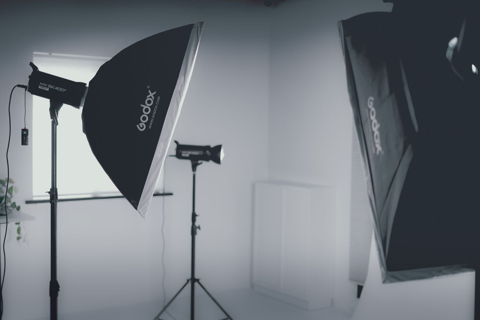Studio lights in a recording setup